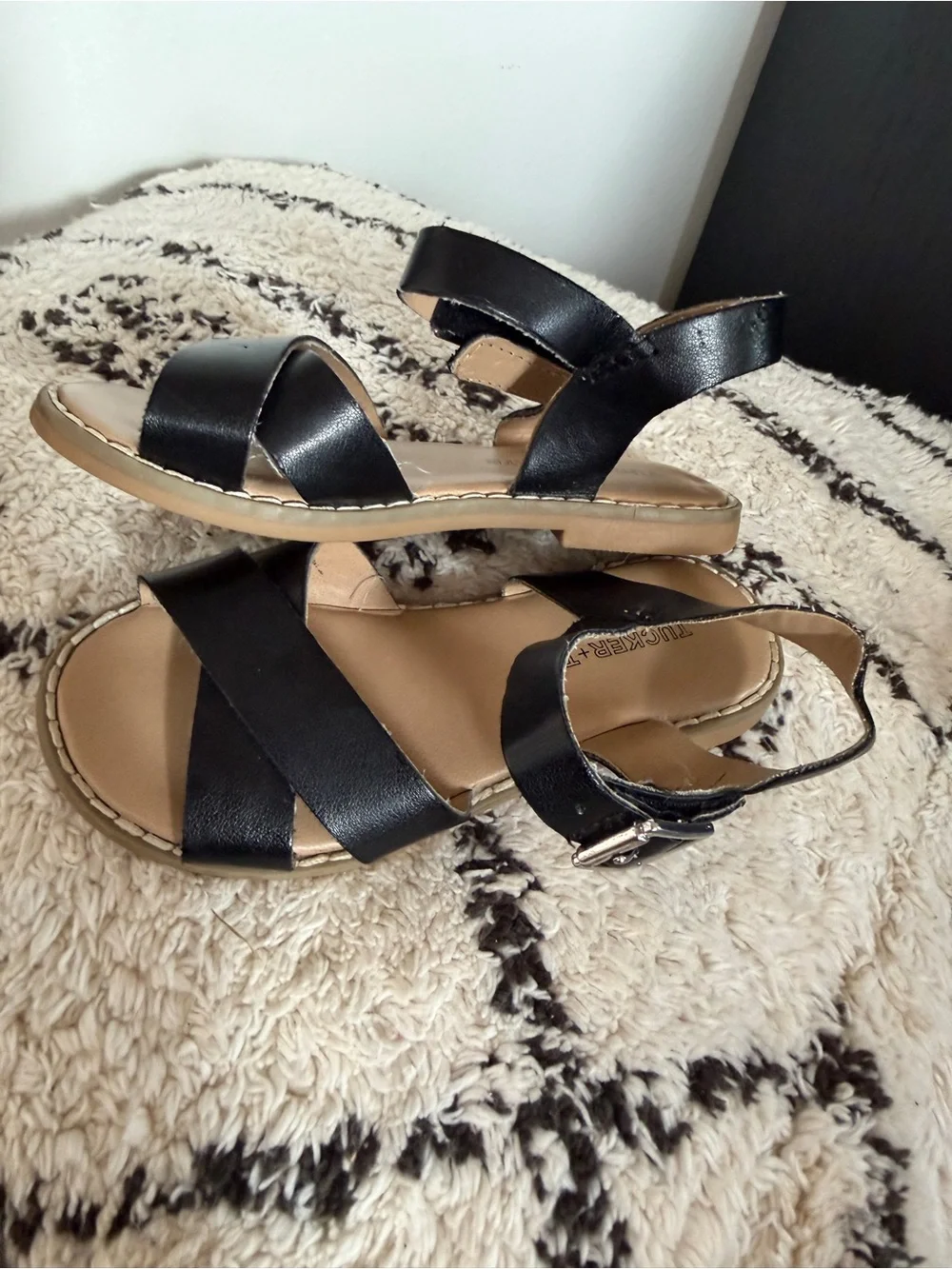 Tucker + Tate Girls Black Criss Cross Ankle Strap Sandals 9 summer shoes neutral